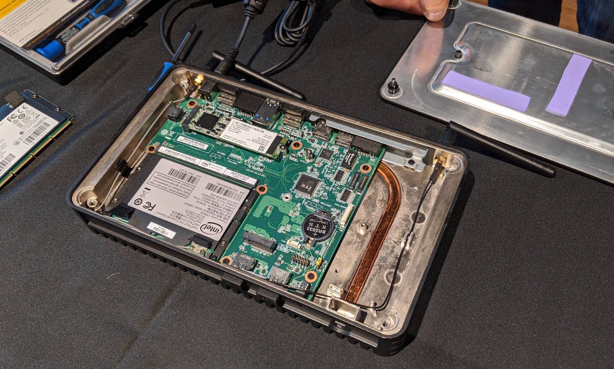Intel NUC 9