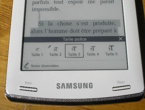 Cinq tailles de caractères sont disponibles.