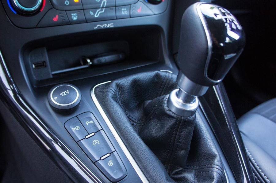 Le bouton Park Assist est à proximité du levier de vitesse