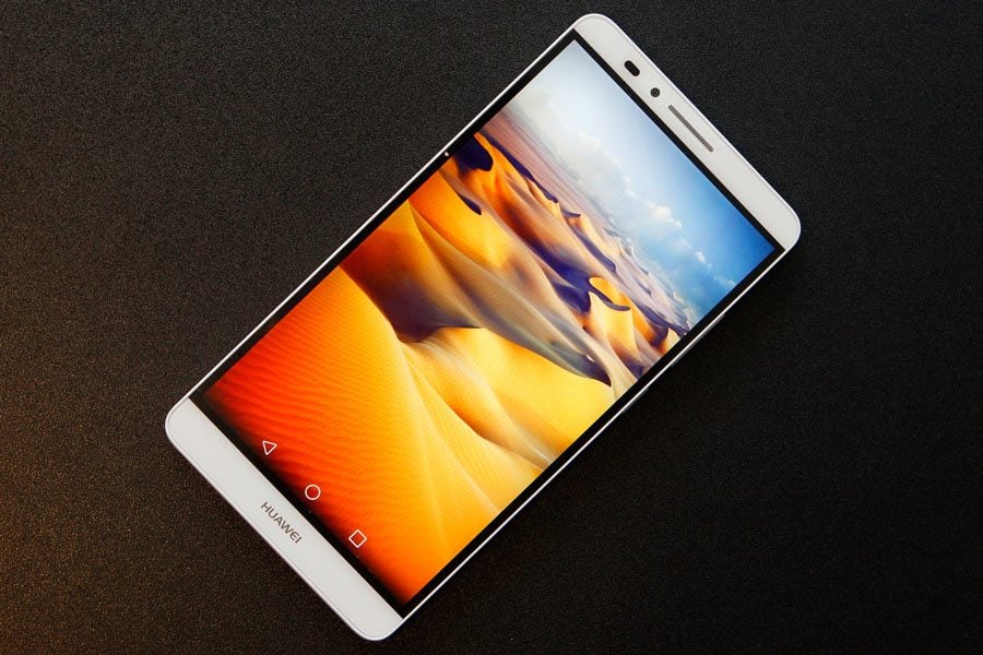 Le Mate7 affiche une large diagonale Full HD de 6 pouces.