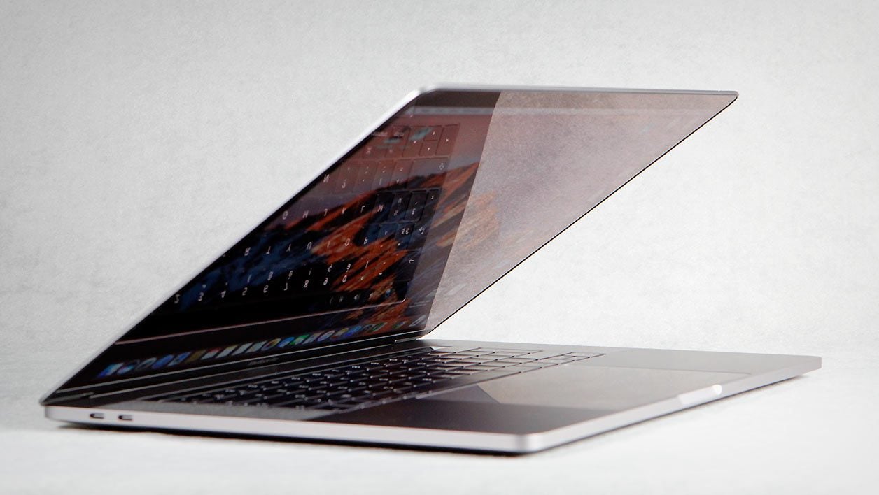 Apple-Apple-MacBook-Pro-15-fin-2016-face-mi.jpg