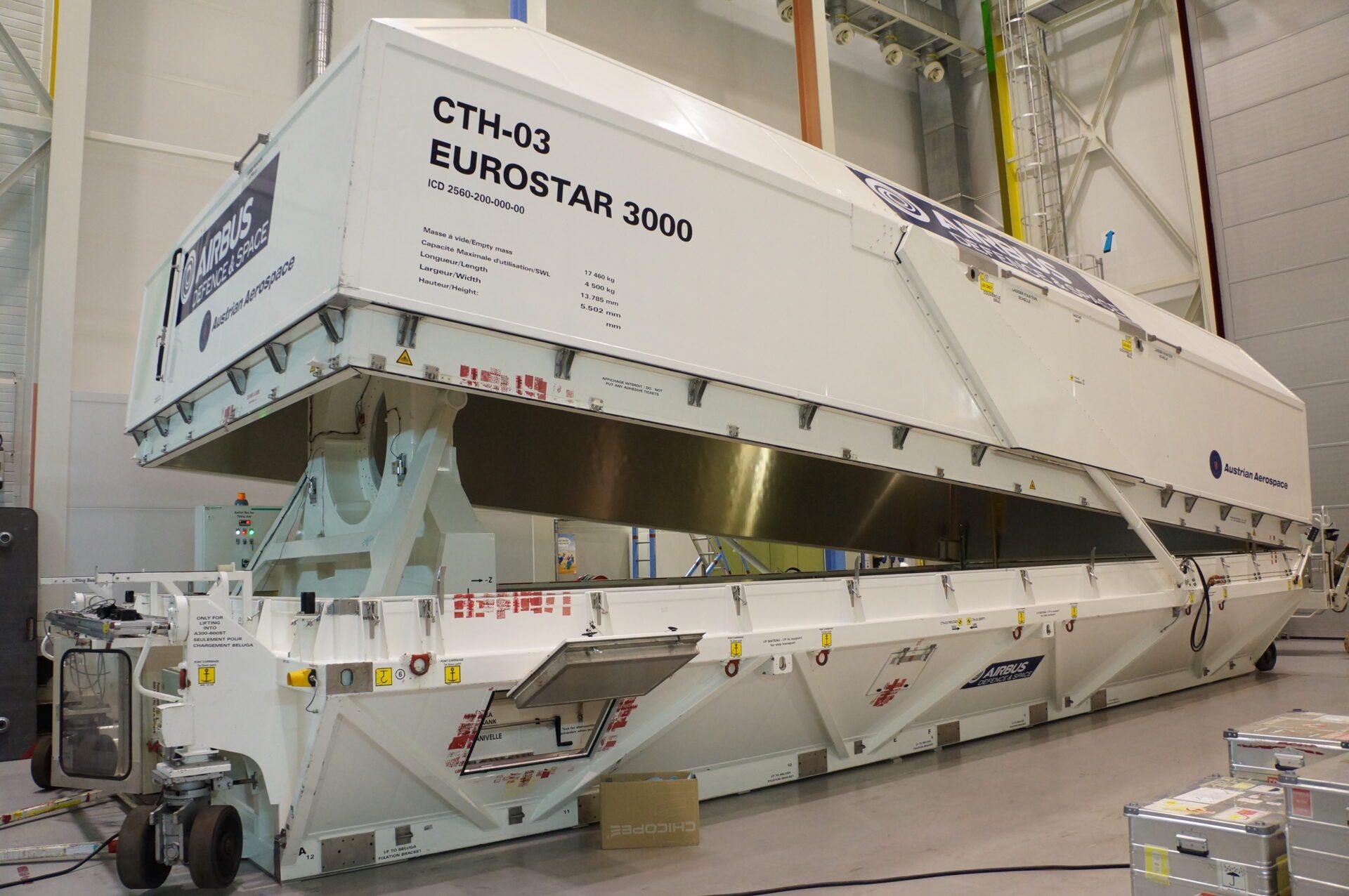 Le container hors norme dans lequel le satellite voyagera jusqu'à Kourou.