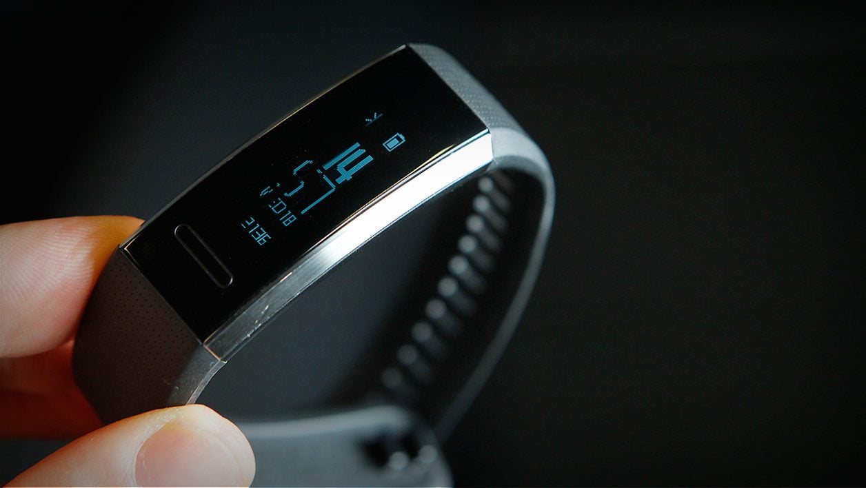 Le design du bracelet ne manque pas d'élégances avec ses bordures en aluminium.