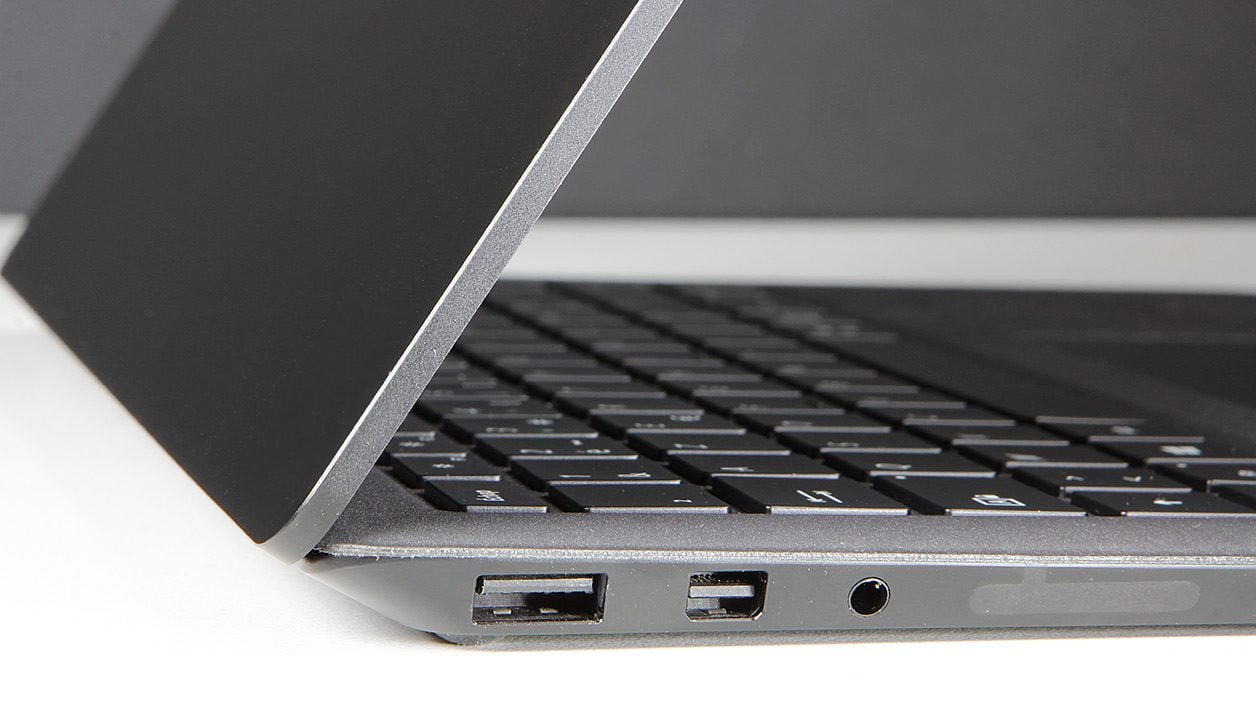 Microsoft-Surface-Laptop-2-connect.jpg