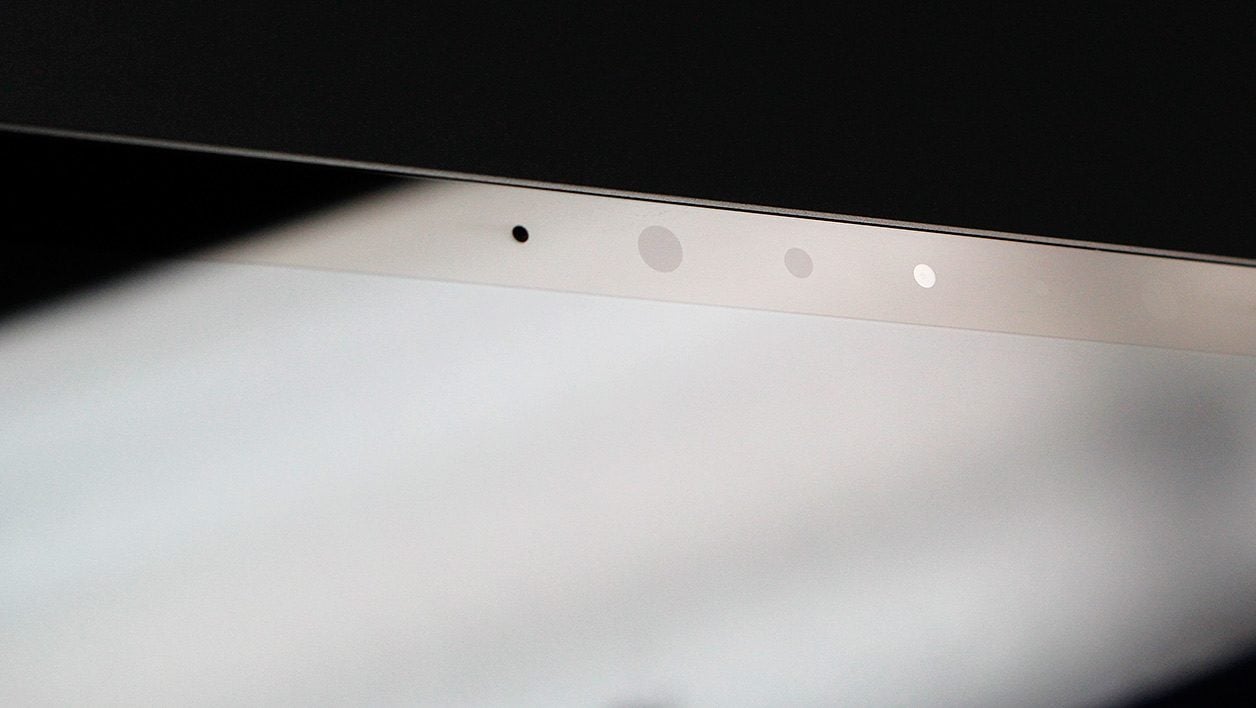Microsoft-Surface-Laptop-2-webcam.jpg