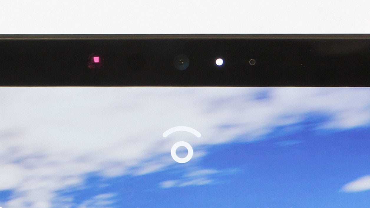 Microsoft-Surface-Pro-6-hello.jpg
