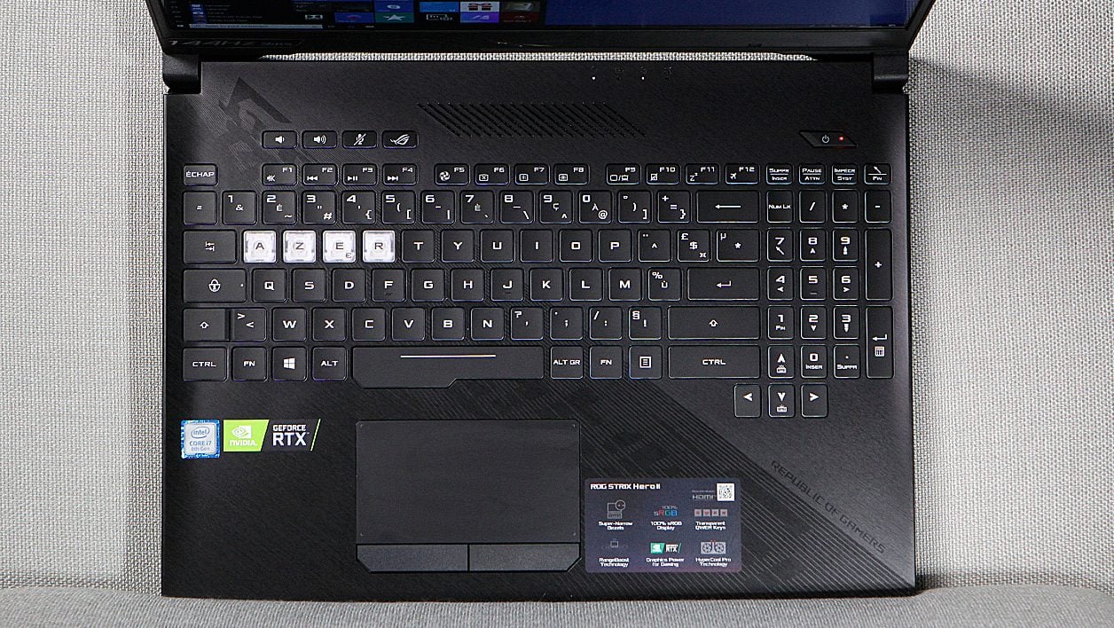 Asus-ROG-Strix-Hero-II-(G515GV-ES048T)-clavier.jpg