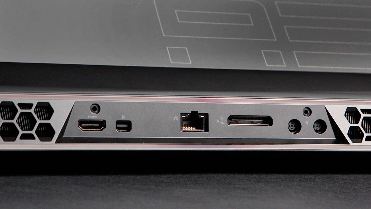 Dell-Alienware-Aera-51m-connect-ar.jpg