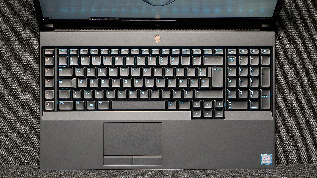 Dell-Alienware-Area-51m-n00aw51m11-clavier.jpg