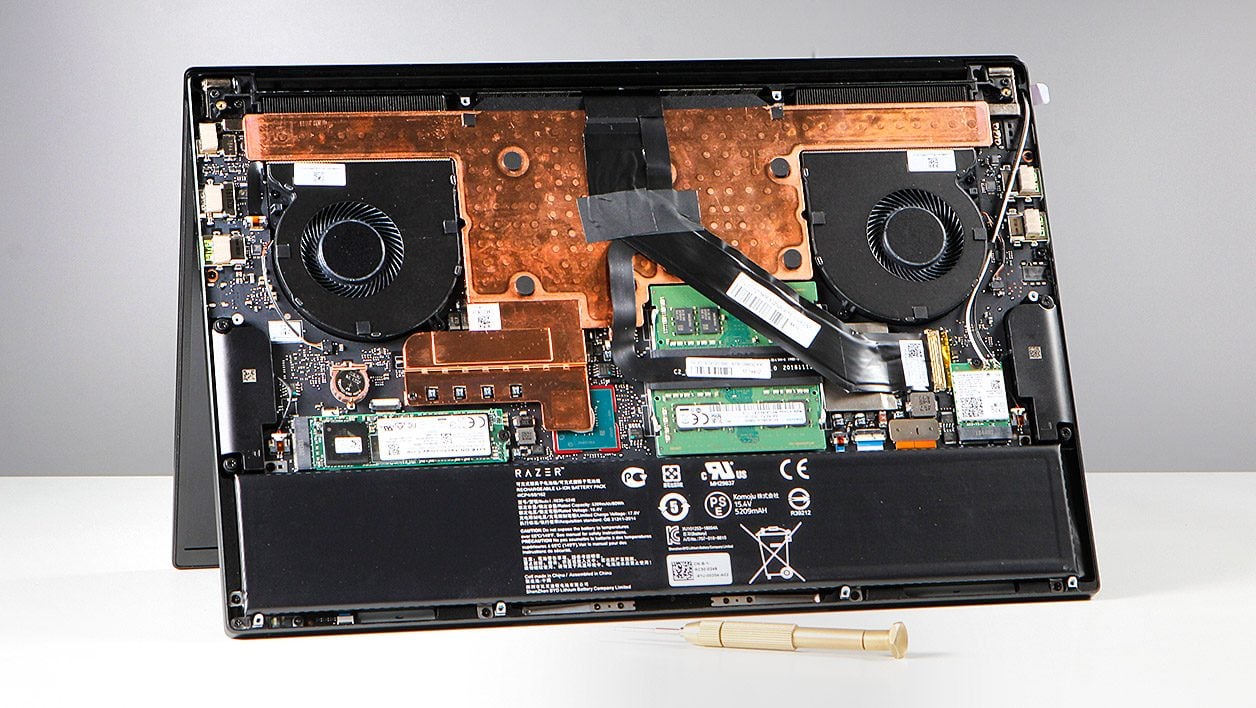 Razer---Blade-15-(RZ09-02886)-inside.jpg