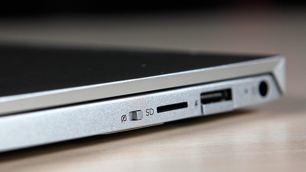 Hp-Envy-13-2019-switch.jpg