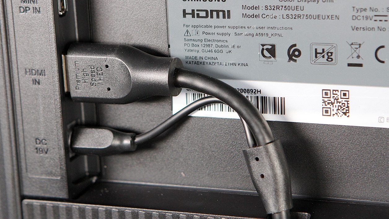 Samsung-Space-Monitor-cables.jpg