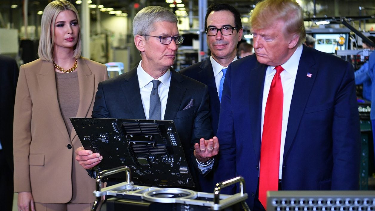 Cook Trump usine Apple Mac Pro.jpg