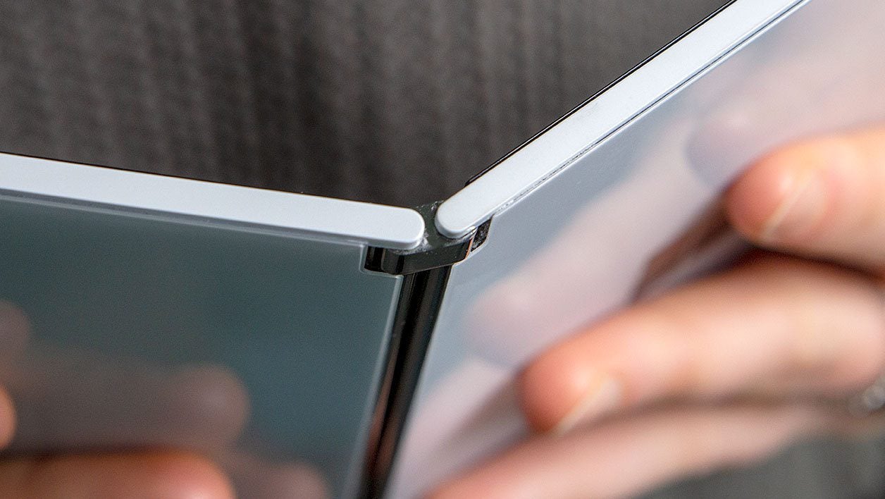 La charnière du Surface Duo