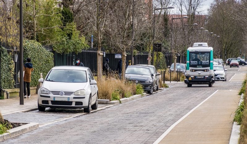 La navette autonome de la RATP dans les rues de Vincennes.