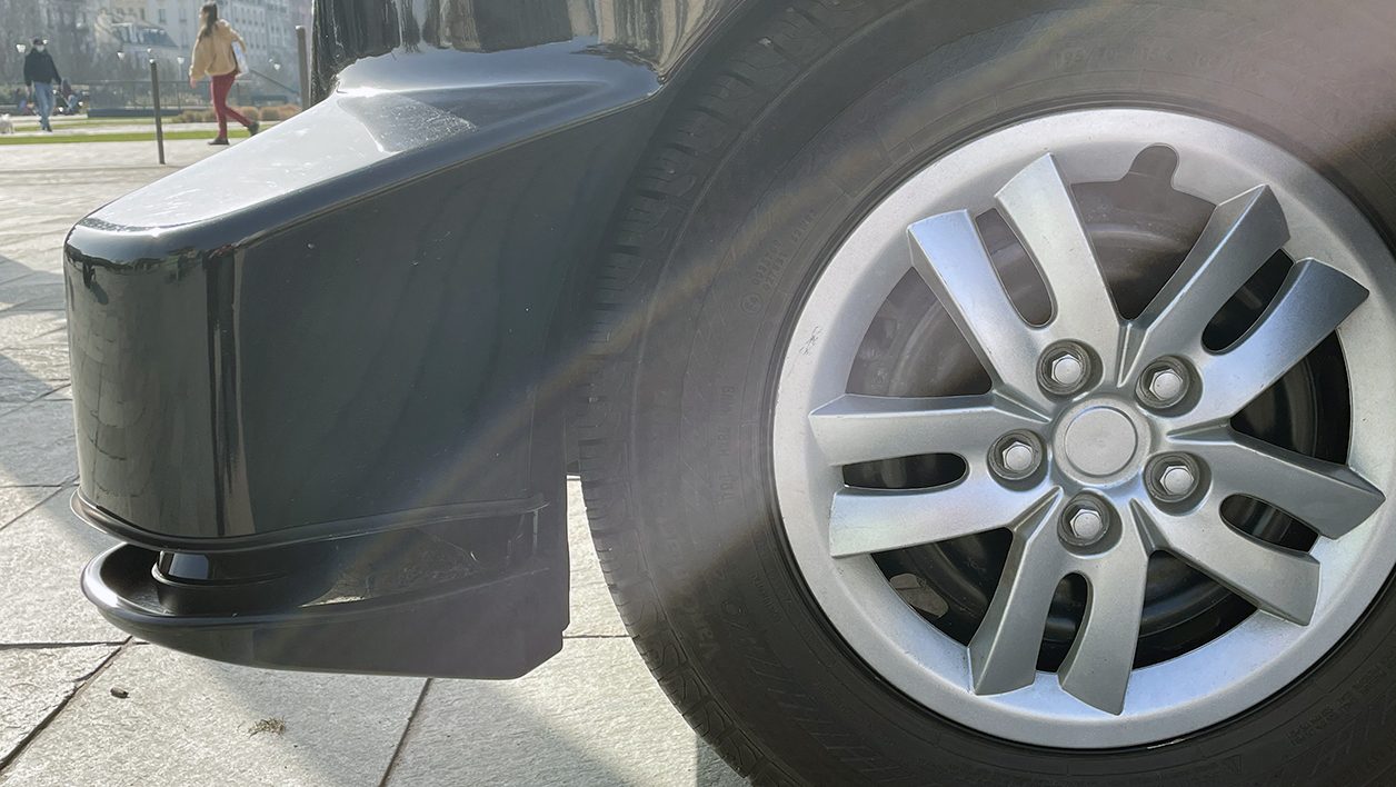 Les odomètres placés sur les roues comptent le nombre de tours pour localiser la navette. 