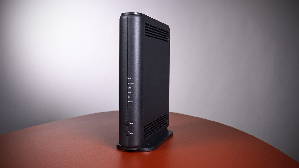 La SFR Box 8 X reprend le même boîtier que la précédente SFR Box 8.