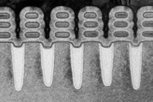 Une radiographie de transistors nanosheet/GAAFET en 2 nm réalisée par IBM.