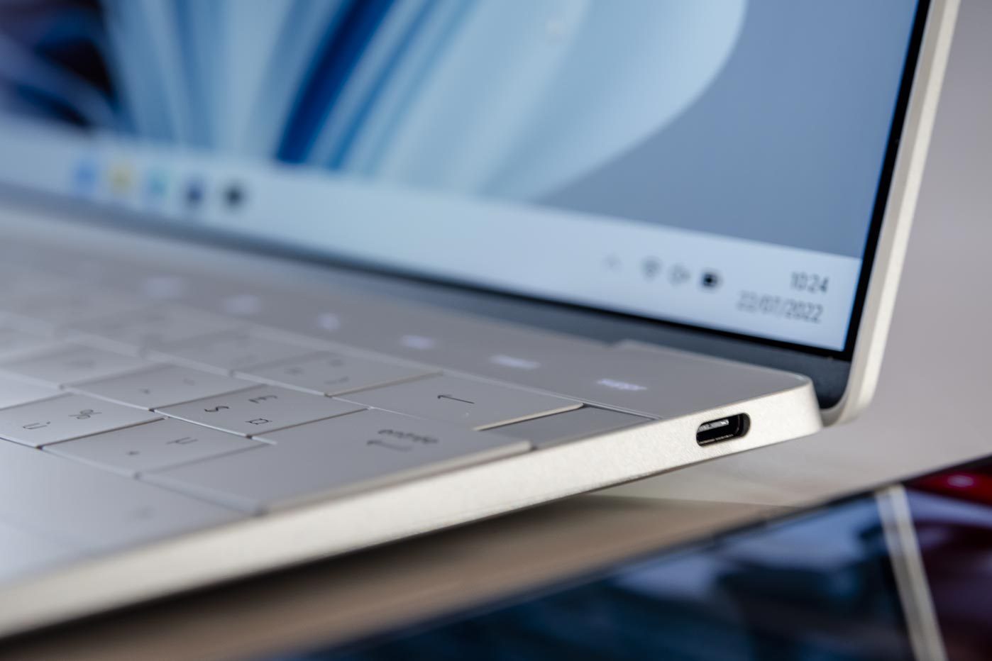 Deux ports Thunderbolt 4/USB-C. La connectique est un peu légère.