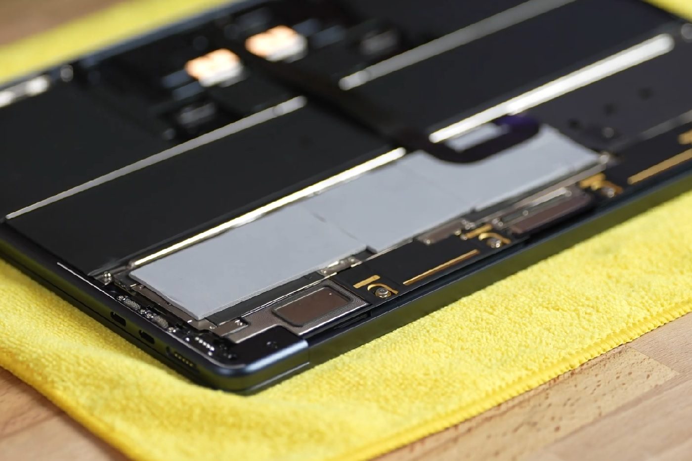 MEA pâte thermique MacBook Air M2