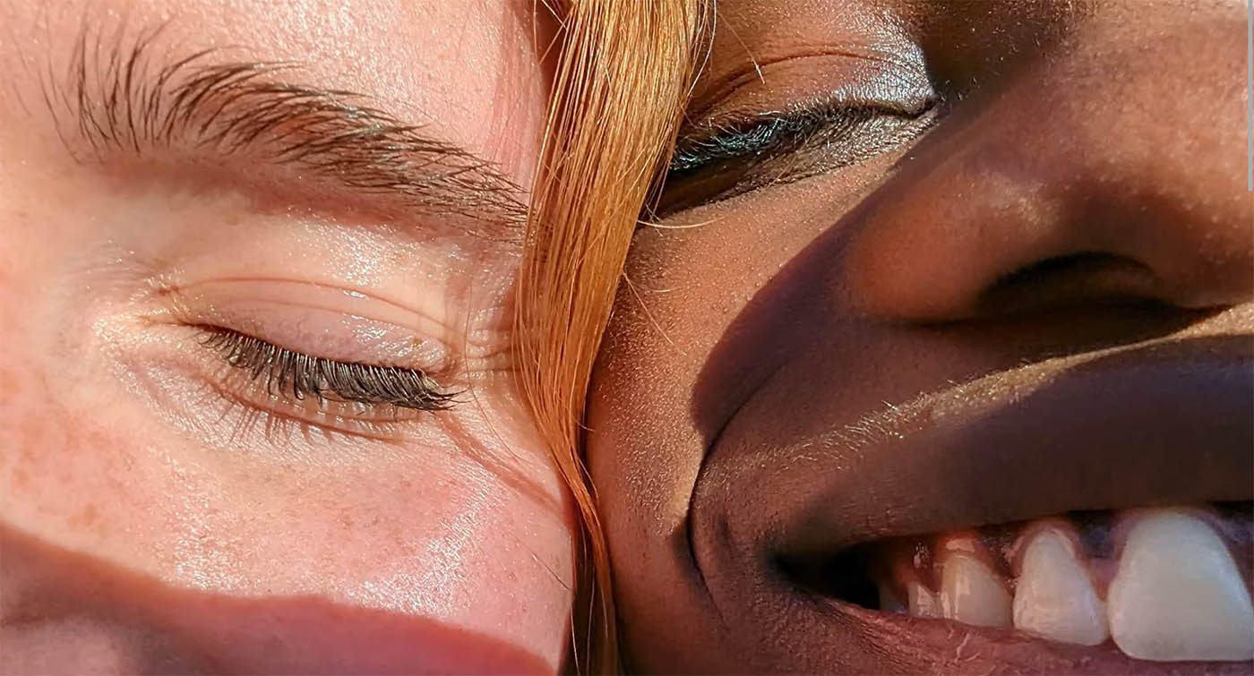 Sur un ultra grand-angle, le macro à 3 cm est un plus, mais il déforme beaucoup trop les sujets pour être autre chose que "rigolo" ou "d'appoint". Une vraie optique macro, bien plus difficile à développer sur smartphone, serait à partir d'un équivalent 50 mm et non 13 mm comme ici.
