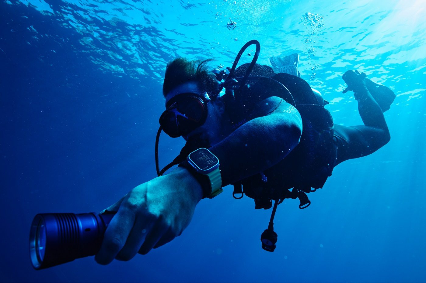 Apple-Watch-Ultra-Oceanic-Plus-hero