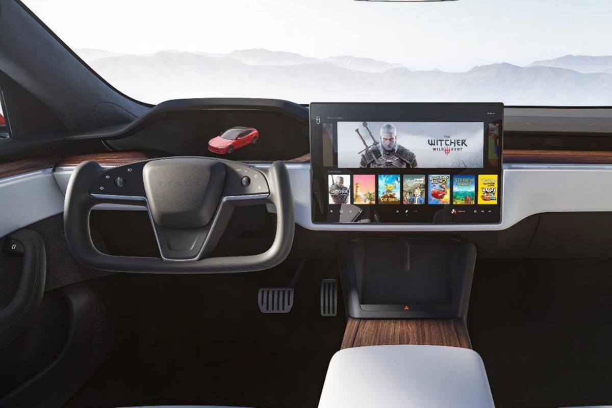 Tesla-Model-S-Yoke-