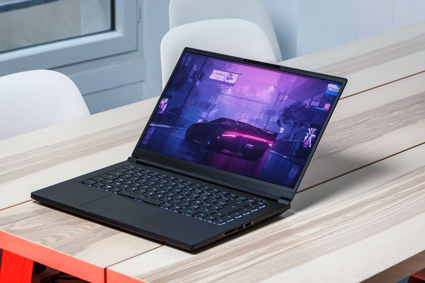 Le X15 Gaming, de Thomson, est un PC de jeu discret et plutôt bien fini.