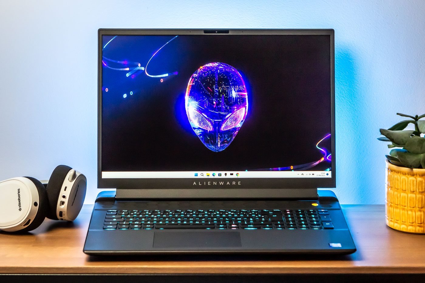 L'Alienware M18 2023 est gigantesque... et lourd.