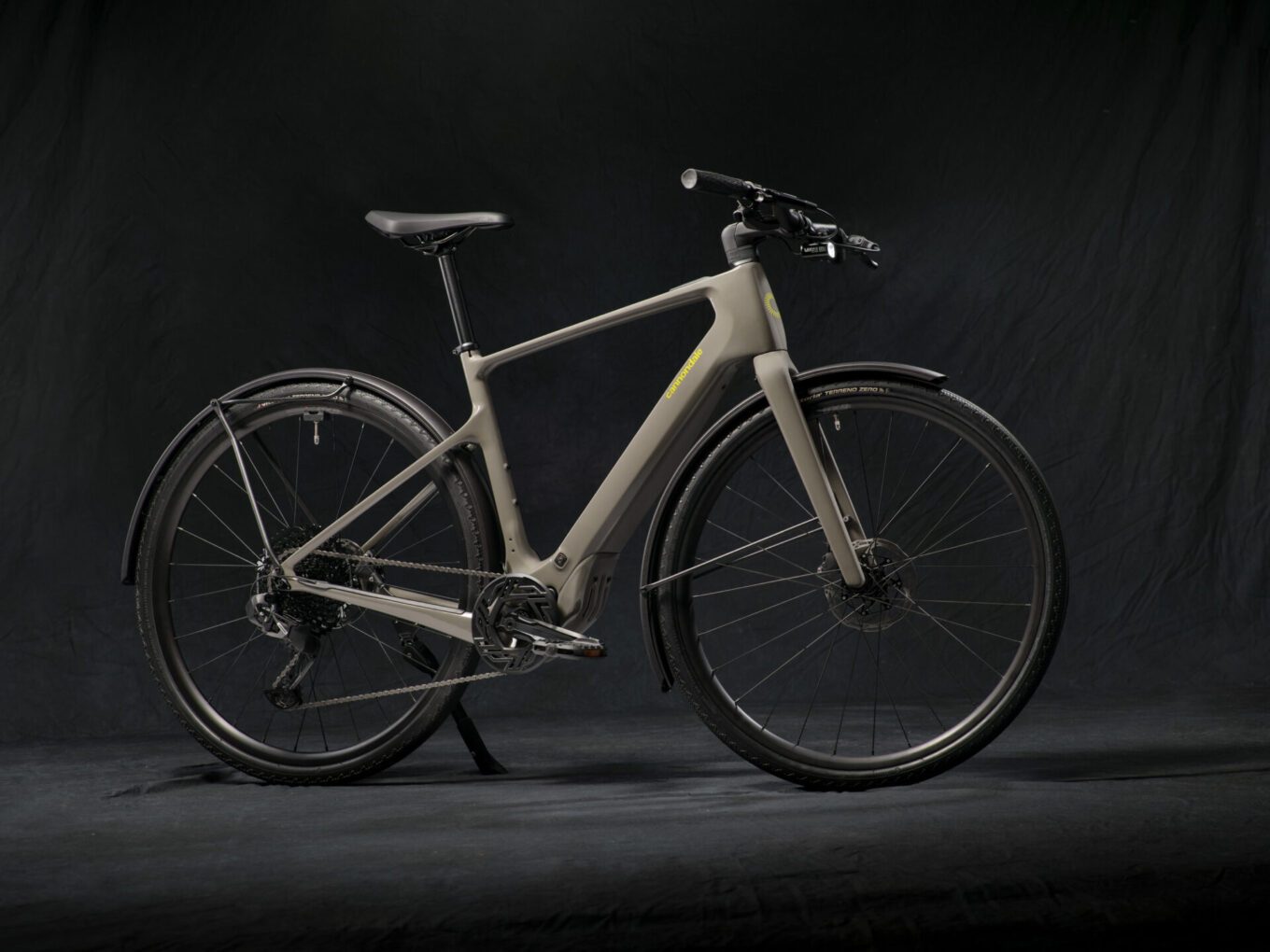 C24 Tesoro Neo Carbon Beauty Black 0006