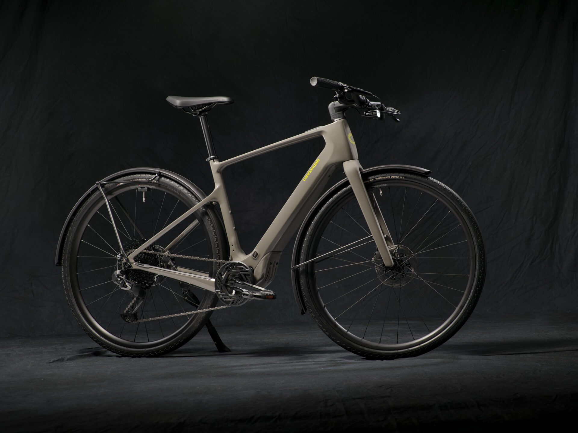 C24 Tesoro Neo Carbon Beauty Black 0006