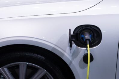 Borne Recharge Voiture Piratée