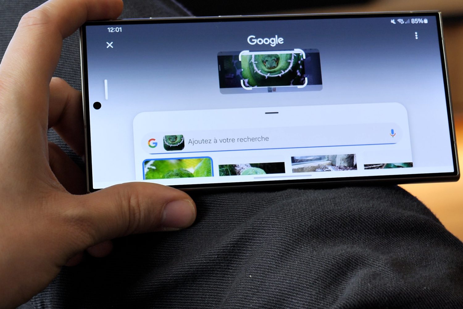 Une Entourer Pour Chercher Galaxy S24 Ultra