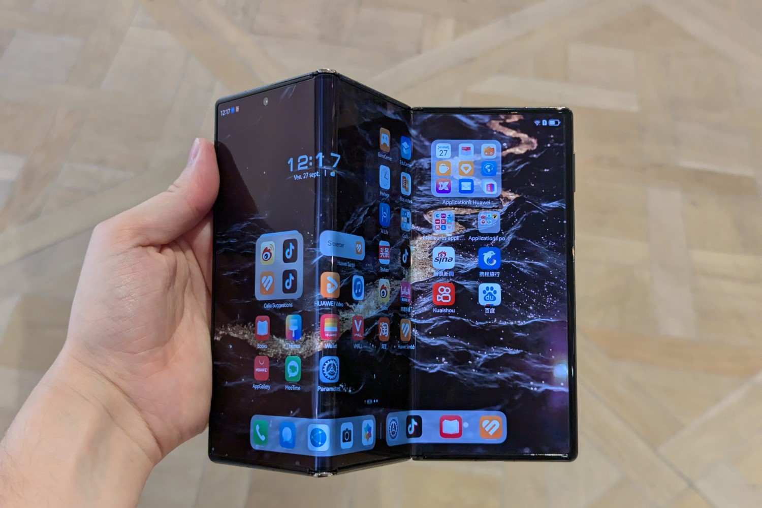 Huawei Mate Xt Prise En Main (1)