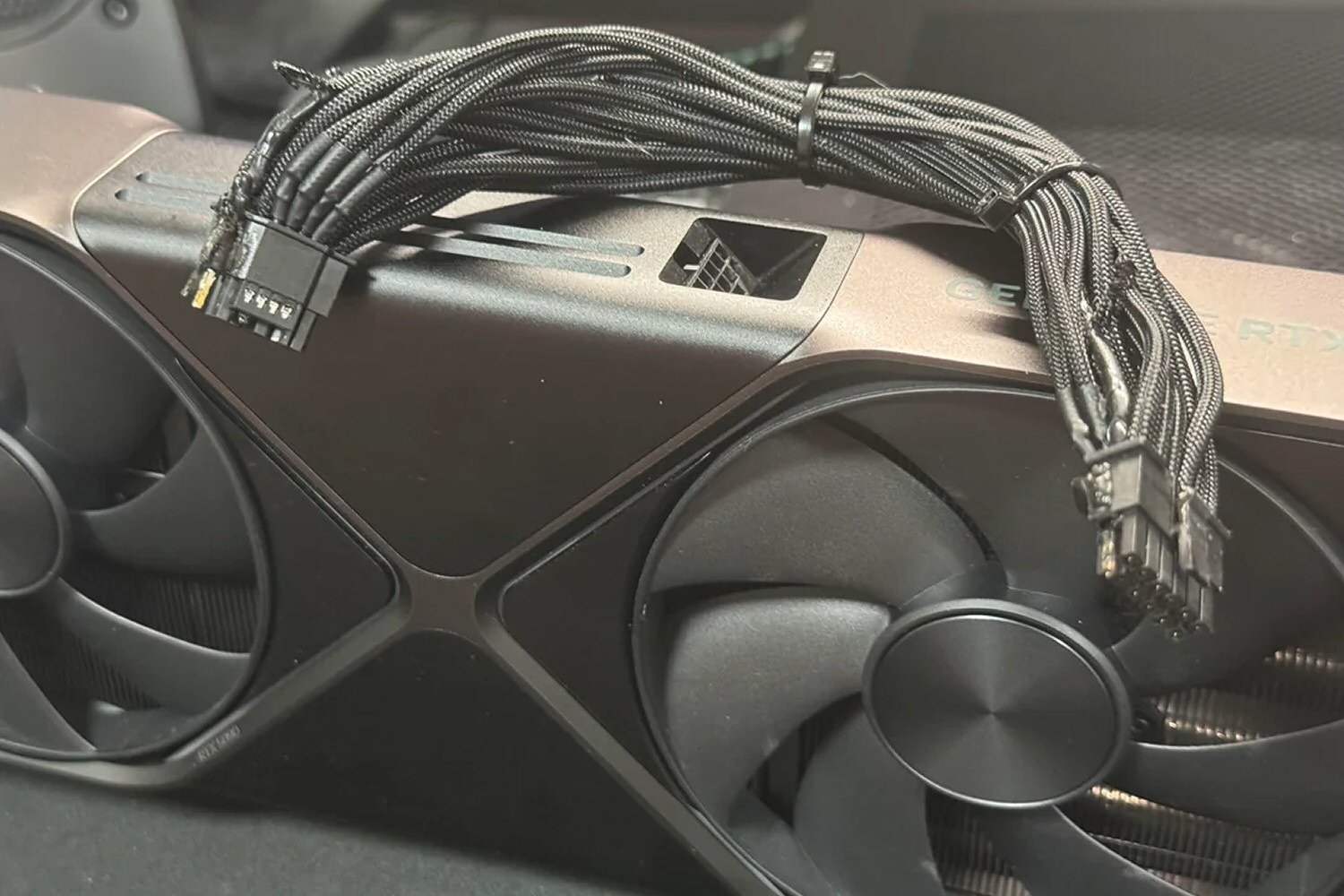 Geforce Rtx 5090 Cable Fondu