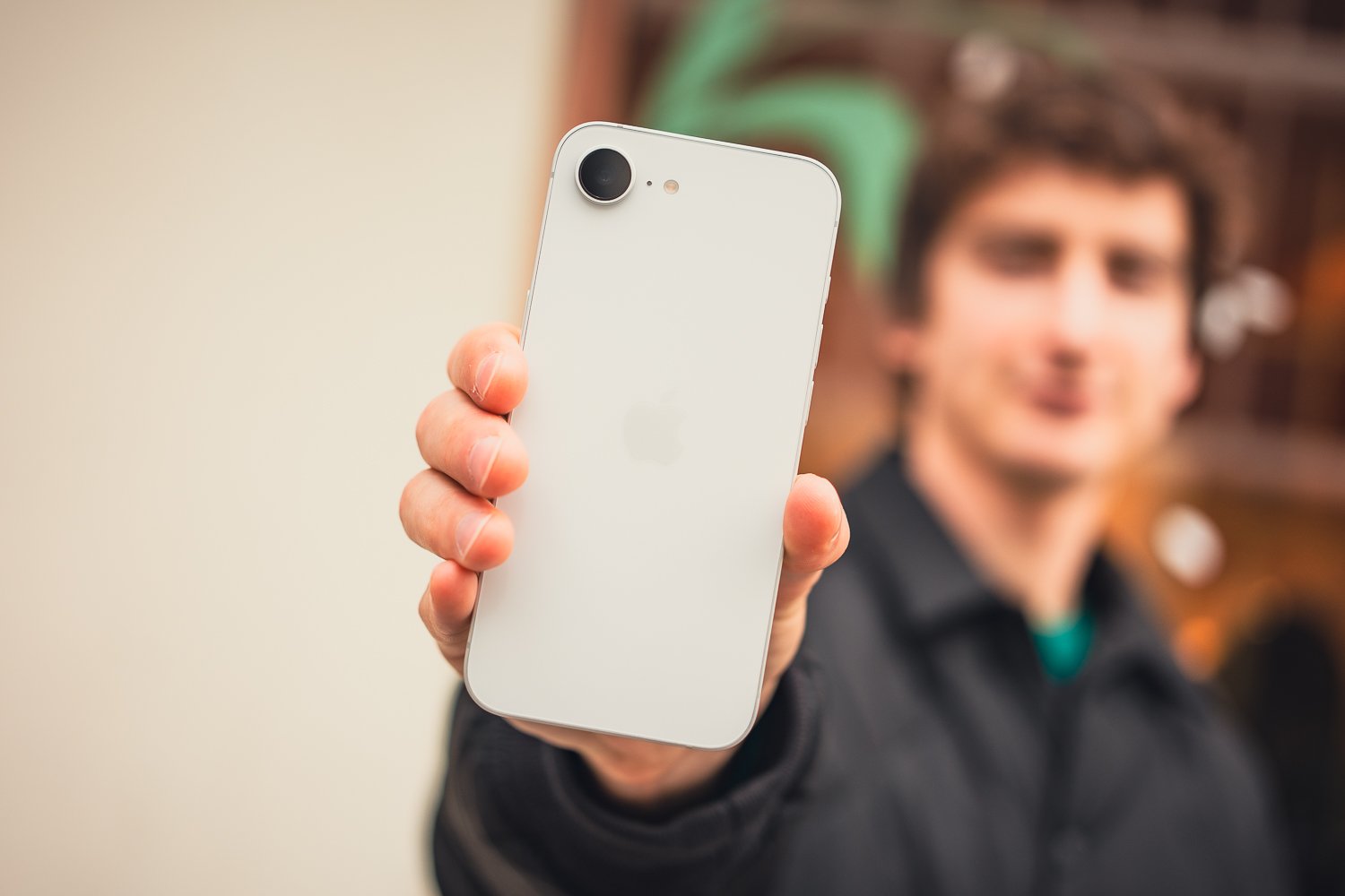 Test Apple Iphone 16e Design