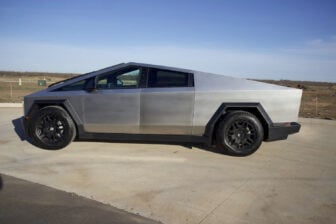 Tesla Cybertruck Rwd Version 2025
