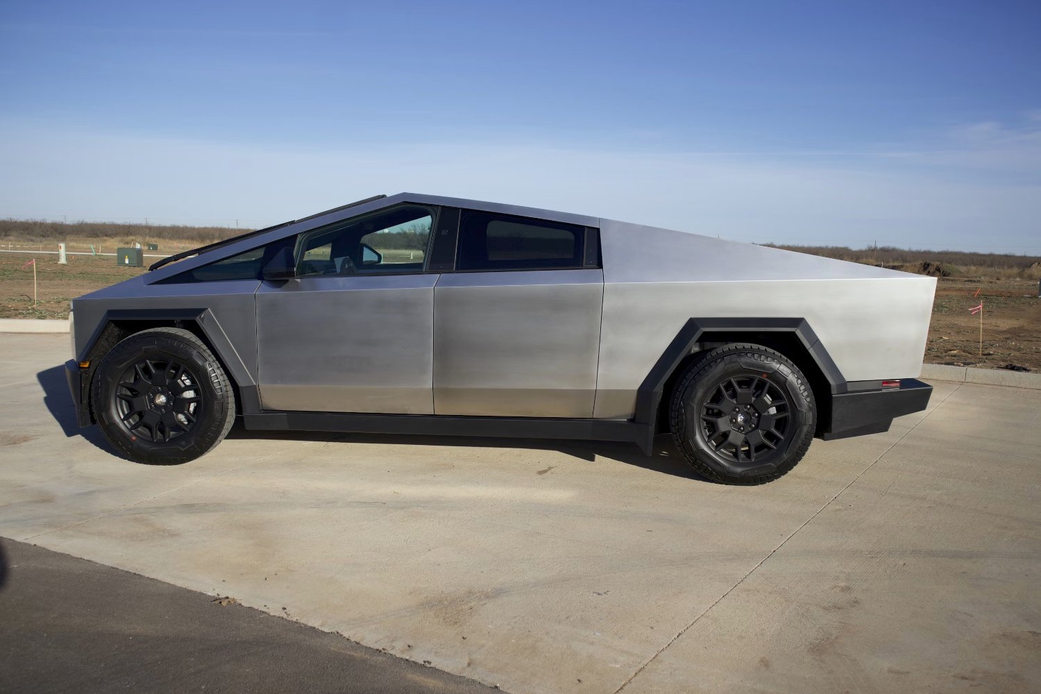 Tesla Cybertruck Rwd Version 2025