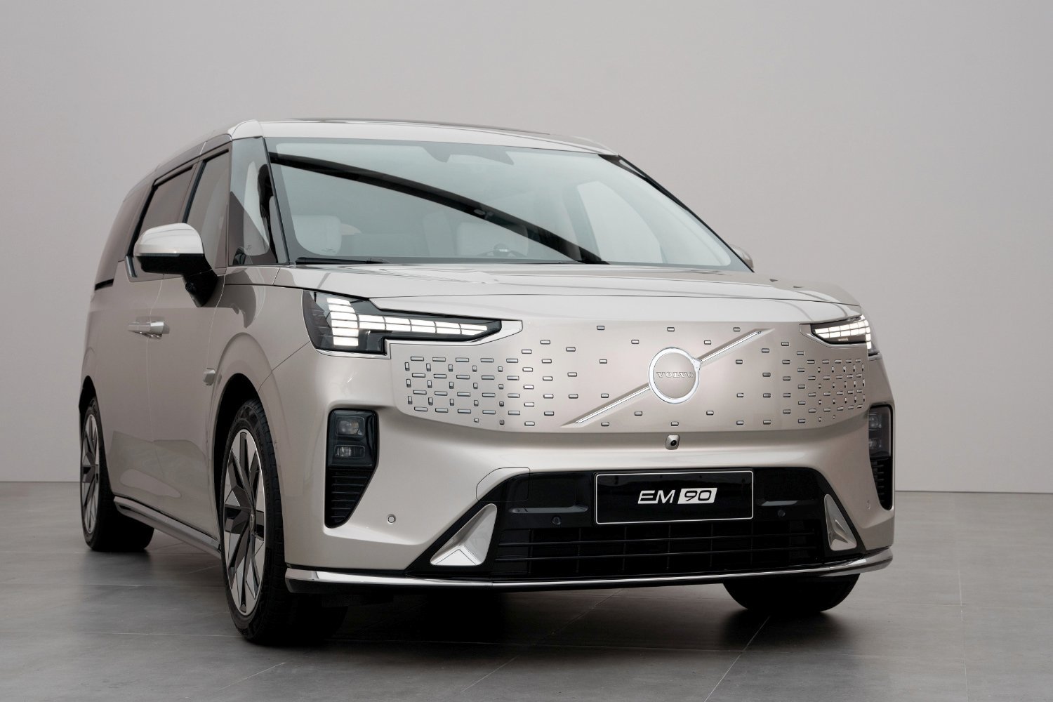 Volvo Em90 Fin Commercialisation Echec