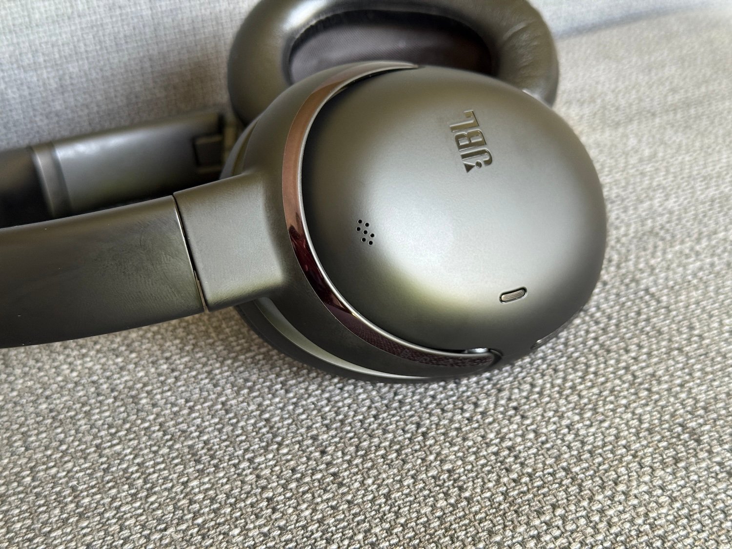 Jbl Tour One M3 19
