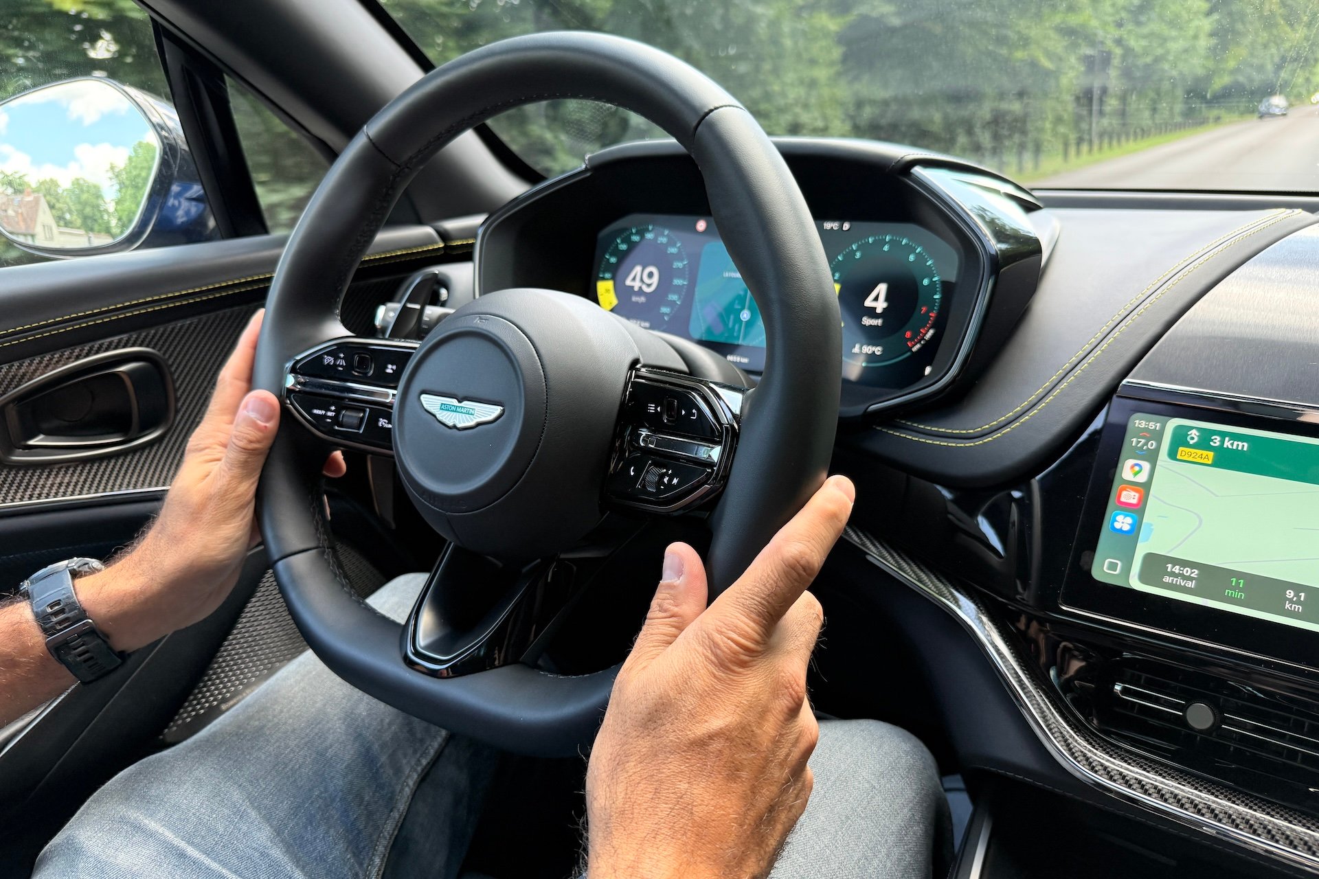 Essai Apple Carplay Ultra Aston Martin 1