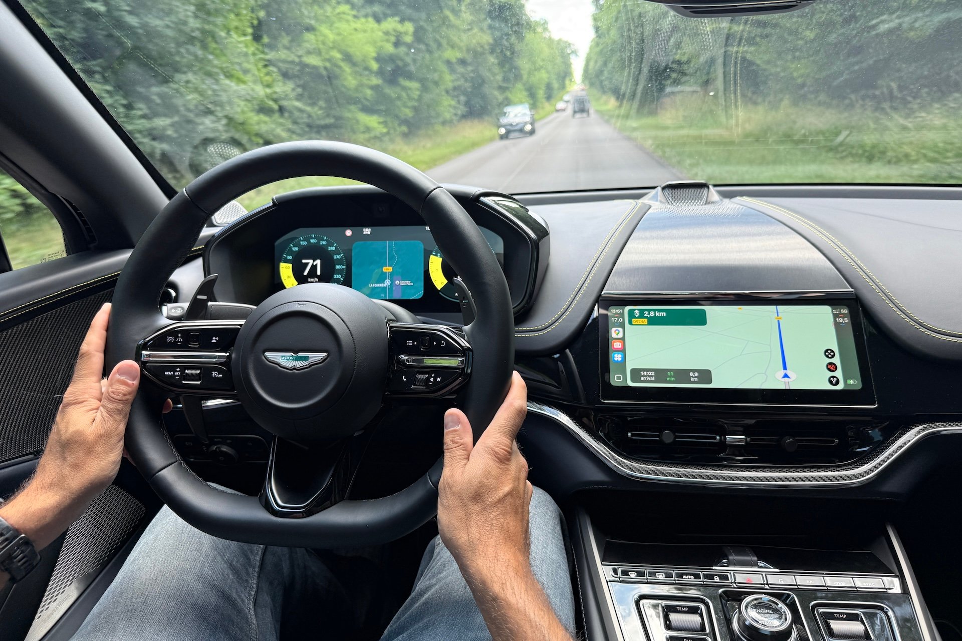 Essai Apple Carplay Ultra Aston Martin 8