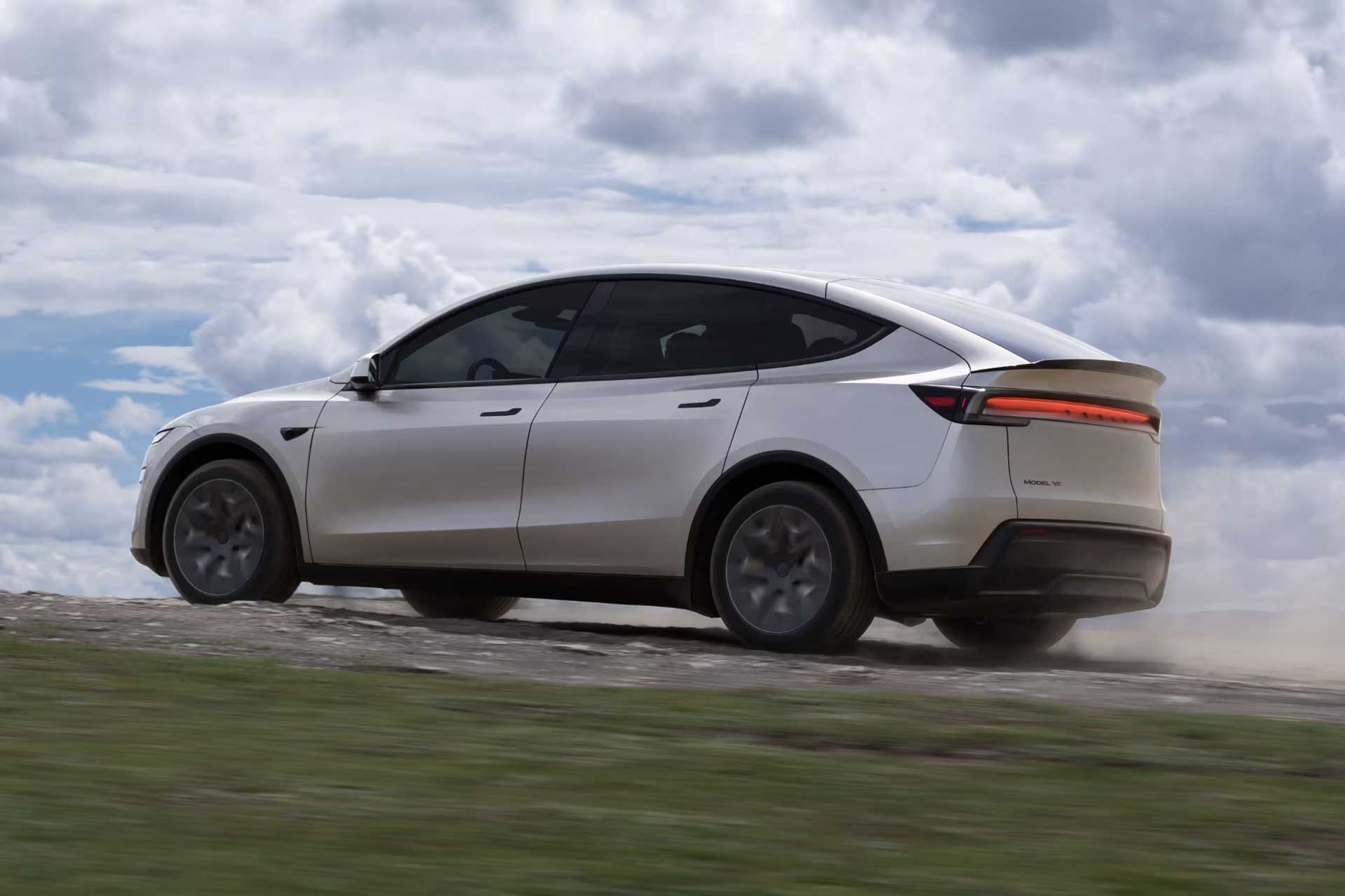 Tesla Model Y L Handling