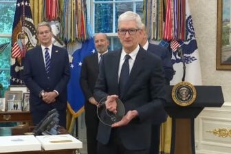 Tim Cook Donald Trump Verre Apple