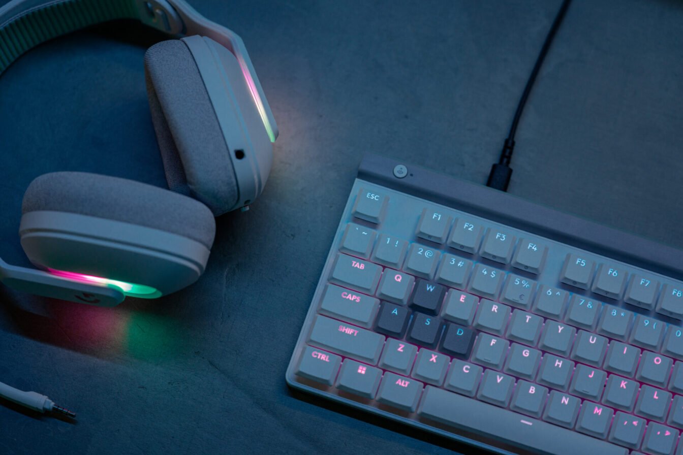 Logitech G321 Lightspeed et clavier G515 Rapid TKL Logitech
