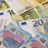 Interpol Argent Saisi Vol Escrocs