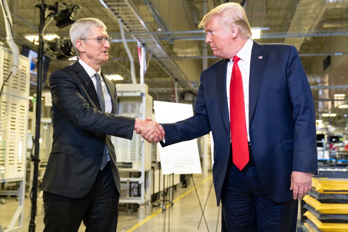 Tim Cook Donald Trump